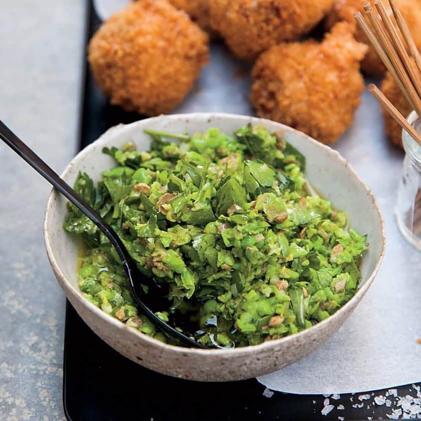 Food & Wineさんのインスタグラム写真 - (Food & WineInstagram)「@kismetlosangeles' freekeh fritters are the playful take on Italian arancini we need for spring. They're packed with spring peas, Casteletrano olives and lots of cheese, and we've linked the recipe in our bio! 📷: @alannahale」5月3日 4時43分 - foodandwine