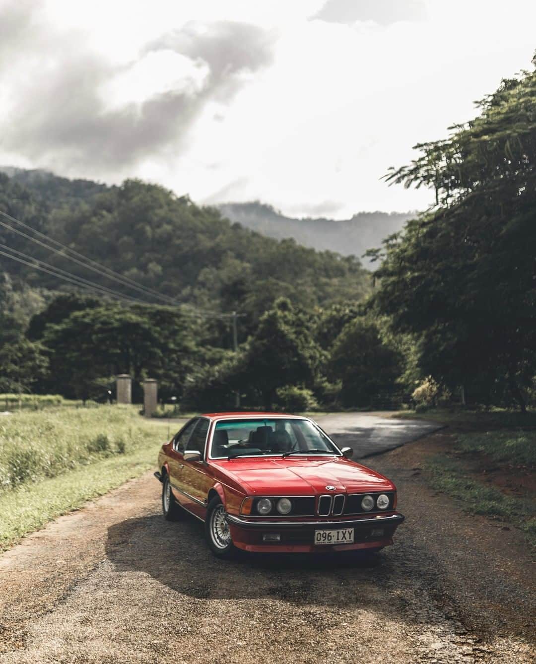 BMWのインスタグラム：「When you have a severe case of wanderlust. The BMW 635 CSI. #BMWRepost @ns_images @paul.stirling.9083  #BMW #6Series #BMWClassic」