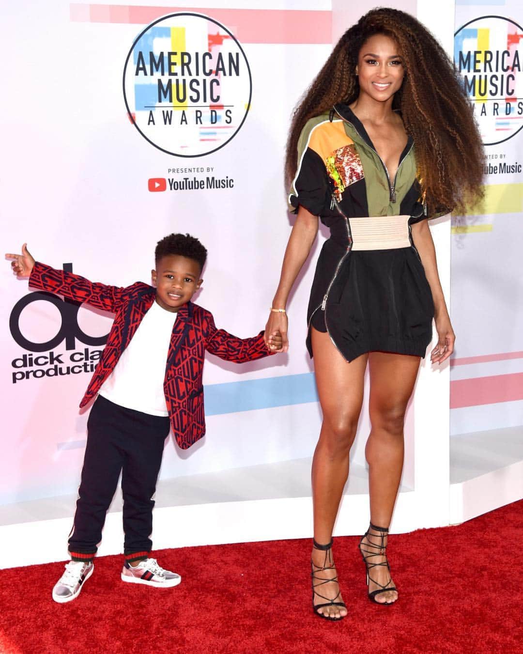 E! Onlineさんのインスタグラム写真 - (E! OnlineInstagram)「Are we just going to act like Ciara's son Future doesn't own every red carpet he's on? (📷: Getty Images)」5月3日 5時12分 - enews