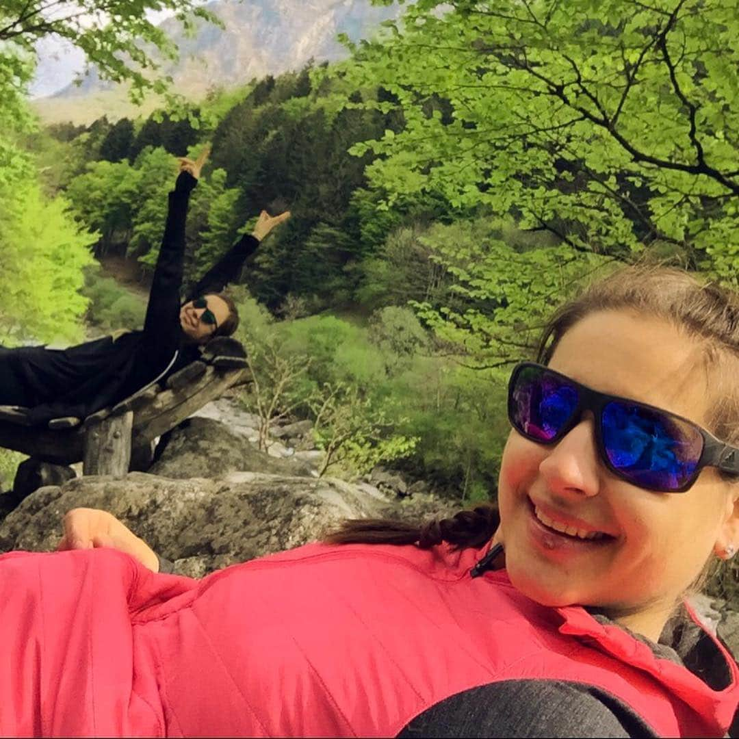 レベッカ・ストッツさんのインスタグラム写真 - (レベッカ・ストッツInstagram)「Good times 💕 @ladinaoswald  #outdoor #mountains #hiking #beautifulswitzerland #qualitytime #verzasca #verzascatal @baechlibergsport  @scarpaspa  @blackdiamond」5月3日 5時10分 - rebekka_stotz