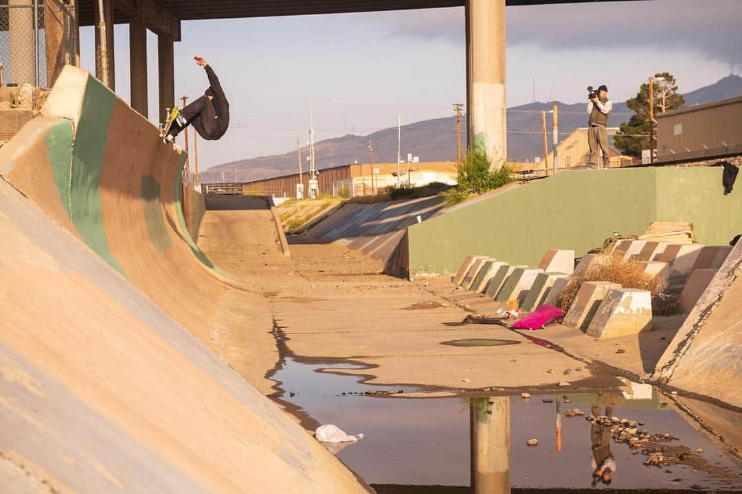 Vans Skateさんのインスタグラム写真 - (Vans SkateInstagram)「🎂A pair of big ol’ Happy Birthday shoutouts to two epic ATVs @Buttslide and @IBeBorden today🎂! Snag a copy of the new @ThrasherMag for more from Ceddy and our Texas Death Match wrecking crew, and stay tuned for more Borden come May 18th when he’ll be chomping it up in China at the @VansParkSeries Pro Tour kickoff. For full details, dial yourself in at vansparkseris.com 📷: @Ham_N_Cheese and @AAcostaa.」5月3日 5時19分 - vansskate