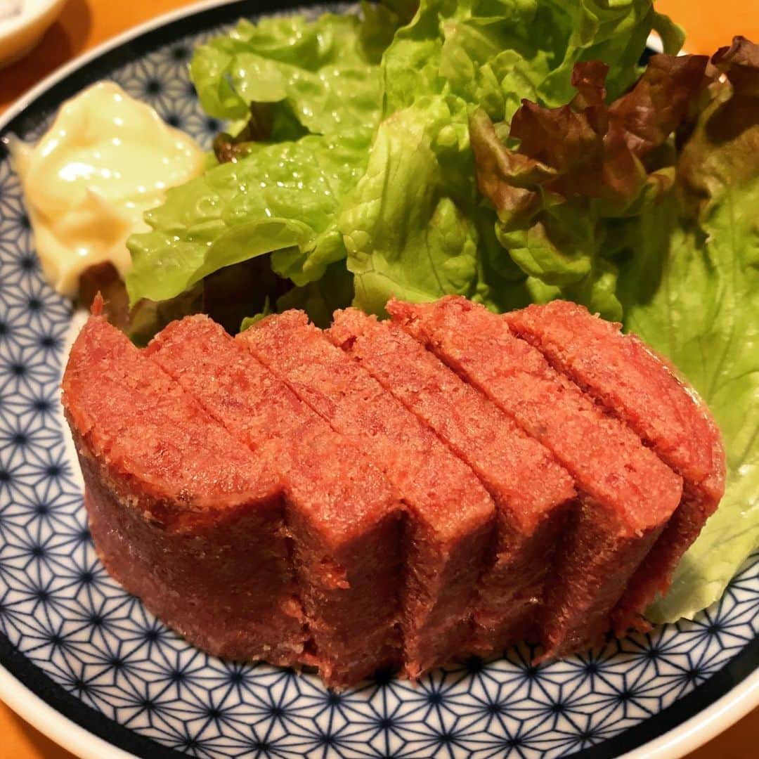 mori_no_tsukueさんのインスタグラム写真 - (mori_no_tsukueInstagram)「“スラコン”…スライスした上質な牛肉のコンビーフ😋 #スライスしたコンビーフでスラコン #恵比寿界隈の美味しい店 #五反田グルメ  #久しぶりに食べると旨い #コンビーフ」5月3日 5時28分 - mori_no_tsukue
