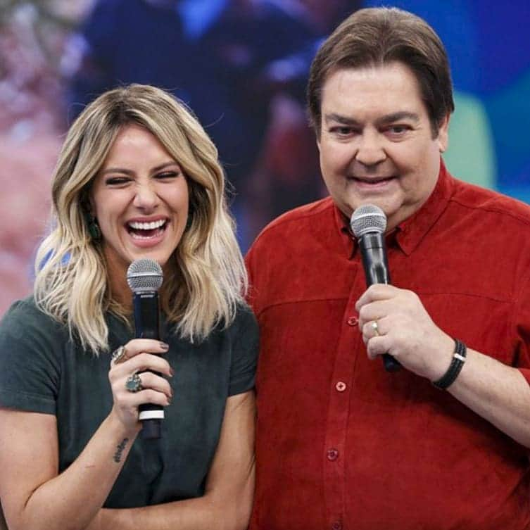 Giovanna Ewbankさんのインスタグラム写真 - (Giovanna EwbankInstagram)「Hoje é o dia desse homem maravilhoso que eu tanto amo. Gente boa, generoso, ícone da televisão brasileira, e que, além de tudo, foi um instrumento de Deus para a maior transformação da minha vida! Sou eternamente grata pela nossa parceria e que dela tenha acontecido meu maior tesouro, a minha filha. Quero desejar todas as coisas mais lindas do mundo! E acima de tudo, agradecer por ter você no meu caminho, Fausto. Você é muito especial para nossa família. Nós te amamos demaaaaaaaaais!!!! Gratidão, e muito amor Fausto! Por tudo! ❤❤❤ PARABÉNS PARABÉNS PARABÉNS!!!!!!!!!!!」5月3日 5時59分 - gioewbank