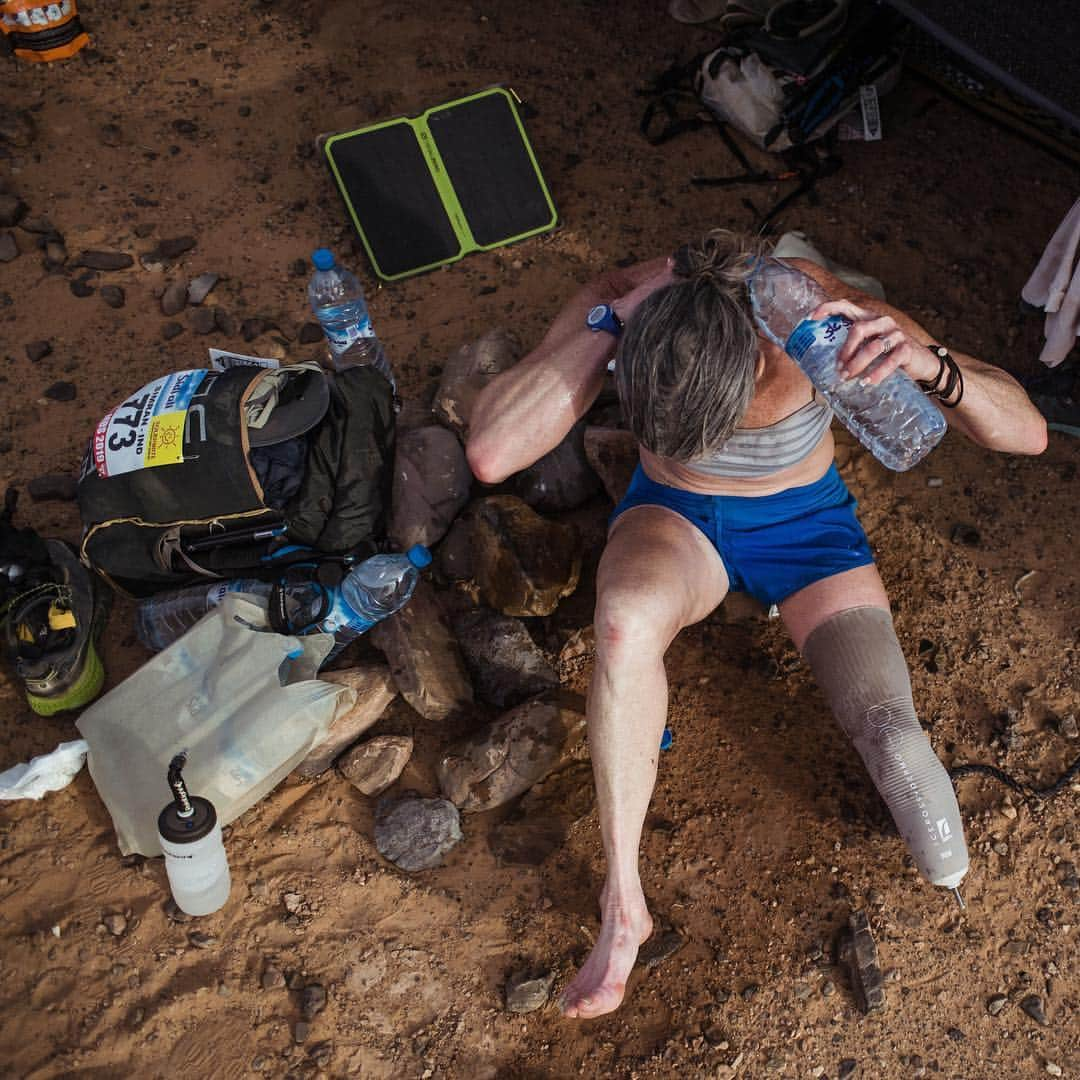 ニューヨーク・タイムズさんのインスタグラム写真 - (ニューヨーク・タイムズInstagram)「This race is grueling for any athlete. She competed with a prosthetic leg. “When I fall, I laugh, I cry, I get back up and I keep going.” Meet Amy Palmiero-Winters, the first female amputee to complete the Marathon des Sables — one of the world’s most punishing races, covering 140 miles over 6 days in the Sahara. Amy faced relentless heat, prosthetic complications and intense terrain changes. Visit the link in our profile to read more about Amy’s journey, and follow @nytgender for more stories about women like her. @ryanchristopherjones shot these photos.」5月3日 5時59分 - nytimes