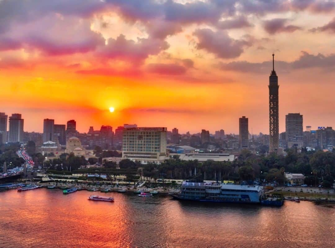 リッツ・カールトンさんのインスタグラム写真 - (リッツ・カールトンInstagram)「Finish your unforgettable day with vibrant sunset skies over the river at The #Nile Ritz-Carlton, #Cairo. #Egypt #NileRiver #river #sunset #goldenhour #horizon #cityview #cityscape #skyline #vibrant #discover #stunning #travel #travelgram #Instatravel #traveldiaries #RCPartner via – @TreyRatcliff」5月3日 6時00分 - ritzcarlton