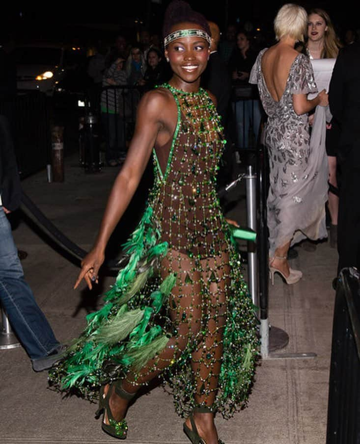 ルピタ・ニョンゴさんのインスタグラム写真 - (ルピタ・ニョンゴInstagram)「#MetGala Flashback! Round 4 🔜. #TBT」5月3日 6時12分 - lupitanyongo