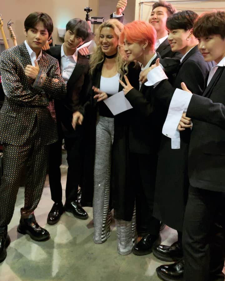 トーライ・ケリーのインスタグラム：「so this happened. @bts.bighitofficial 💘」