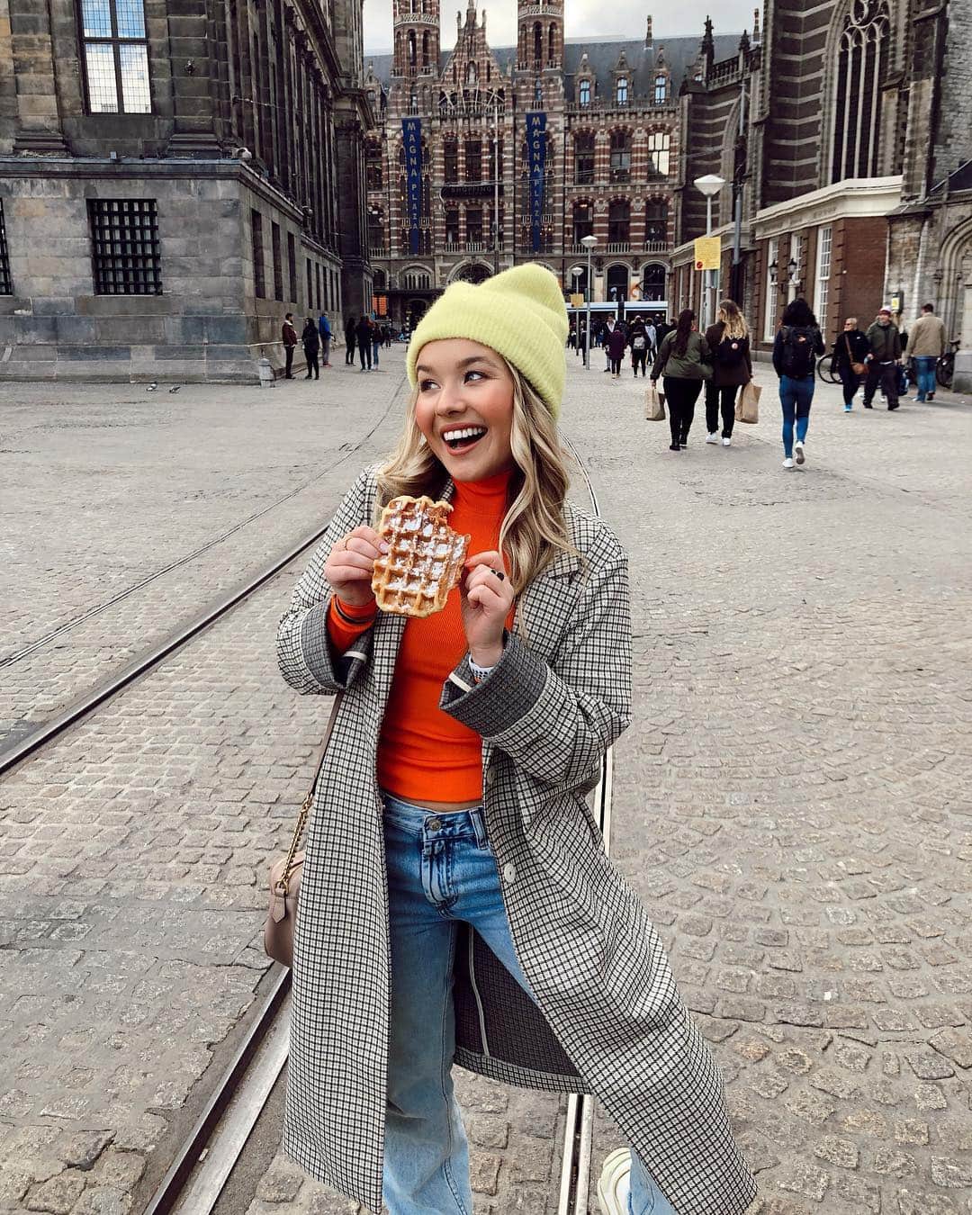 トーリ・ウェブスターのインスタグラム：「quick life update: I’m in Europe for the weekend 🍯🧀🥖 #amsterdam」