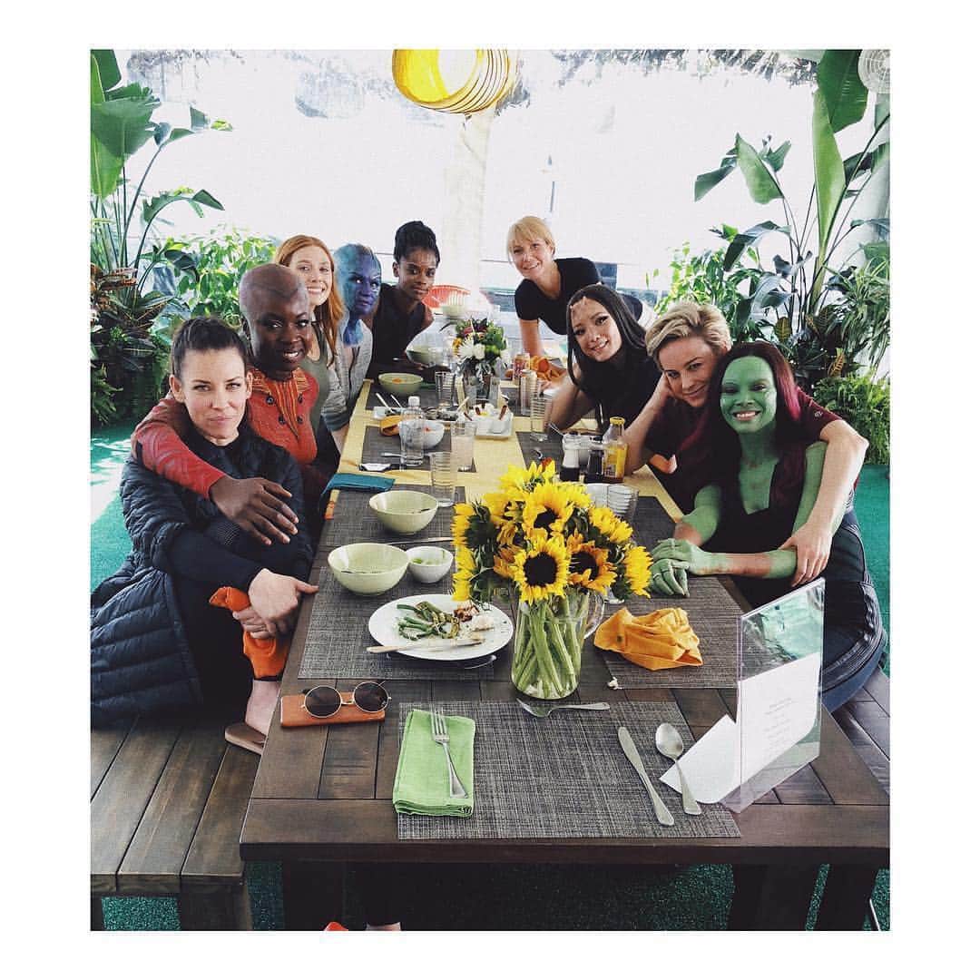 ブリー・ラーソンさんのインスタグラム写真 - (ブリー・ラーソンInstagram)「Remembering when @robertdowneyjr hosted a “Women of Marvel” lunch for us. We powerful. We cute. Thanks @zoesaldana for the photo 💕」5月3日 6時37分 - brielarson