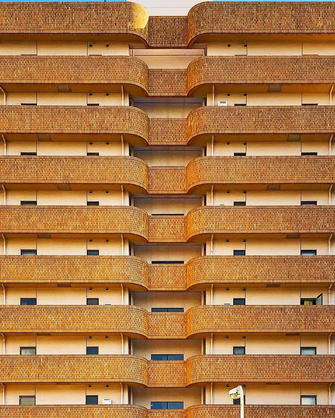 tsuno2noのインスタグラム：「3.May.2019 SUNWOOD MEGURO😶😐😮 . #ザ壁部 #小窓部 #igersjp #instagram #こんななの #minimalint #9minimal7 #ic_minimal #arkiminimal #rsa_minimal #indies_gram #tv_simplicity #jj_minimalart #arte_minimal #タグキング👑 #minimalmood #soulminimalist #indies_minimal #screen_archive #instagramjapan #minimal_greece #buildingstylesgf #ig_minimalshots #unlimitedminimal #paradiseofminimal #minimal_perfection #jj_doorsandwindows #ihaveathingforminimal .」