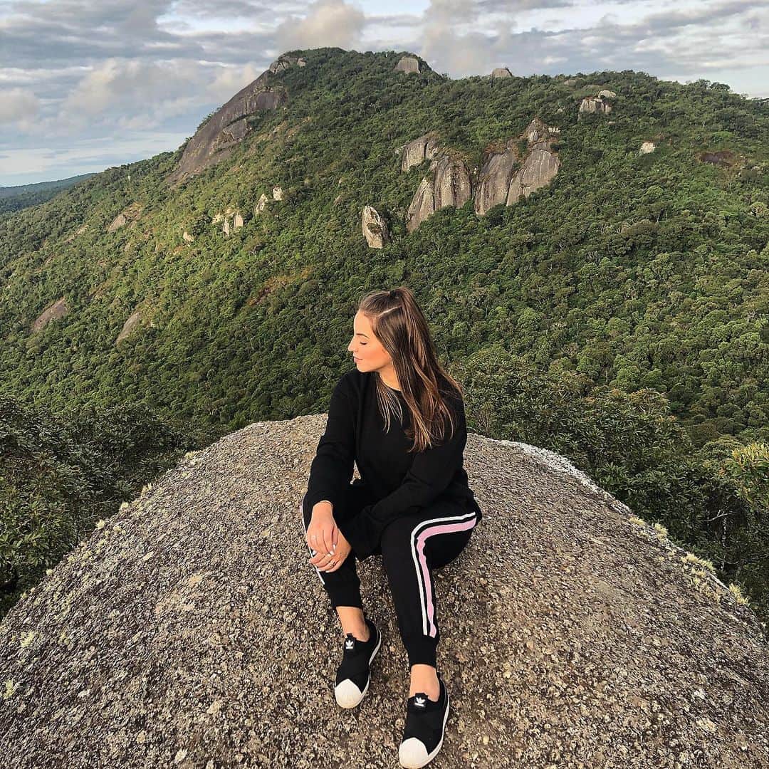 Bruna Unzuetaのインスタグラム：「🌳🌲🍃🐿 um MONTE de verde 😂」