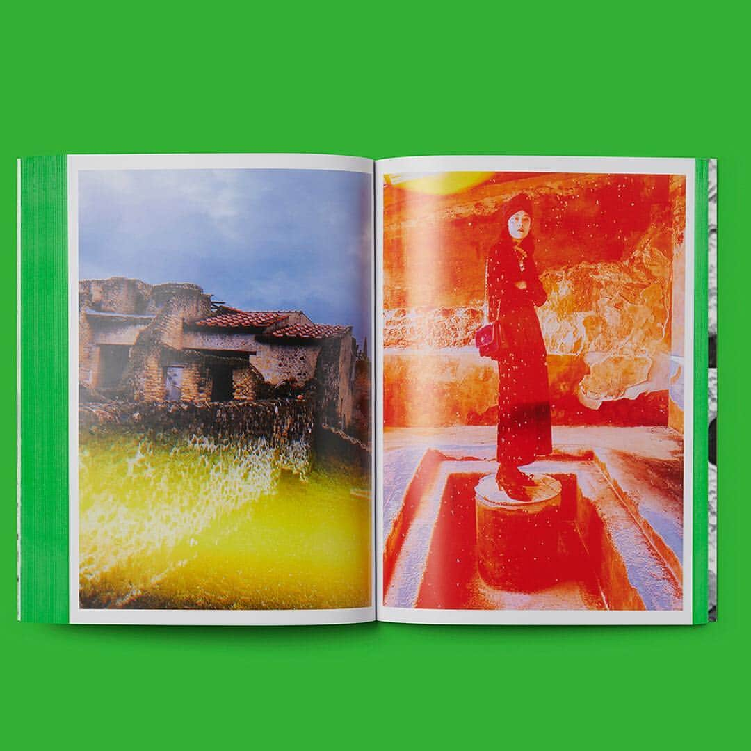 グッチさんのインスタグラム写真 - (グッチInstagram)「Art by #HarmonyKorine is interspersed throughout the limited-edition book ‘Gucci by Harmony Korine’ together with photographs by the director with the #GucciPreFall19 collection by @alessandro_michele. Discover more about the book through link in bio. #AlessandroMichele  Images shot in @pompeii_parco_archeologico and @ercolanoscavi Courtesy of the Ministry of Cultural Heritage and Activities, Archaeological Parks of Pompeii and Herculaneum.」5月3日 7時01分 - gucci