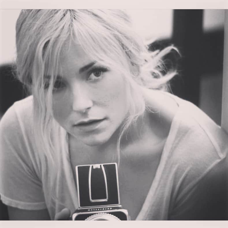 ブリアナ・エヴィガンのインスタグラム：「When you fall in love with a soul nothing else matters... @toythemovie #itunes #apple #amazon #lgbt #huntingtonsdiseaseawareness (click link in bio for trailer)」