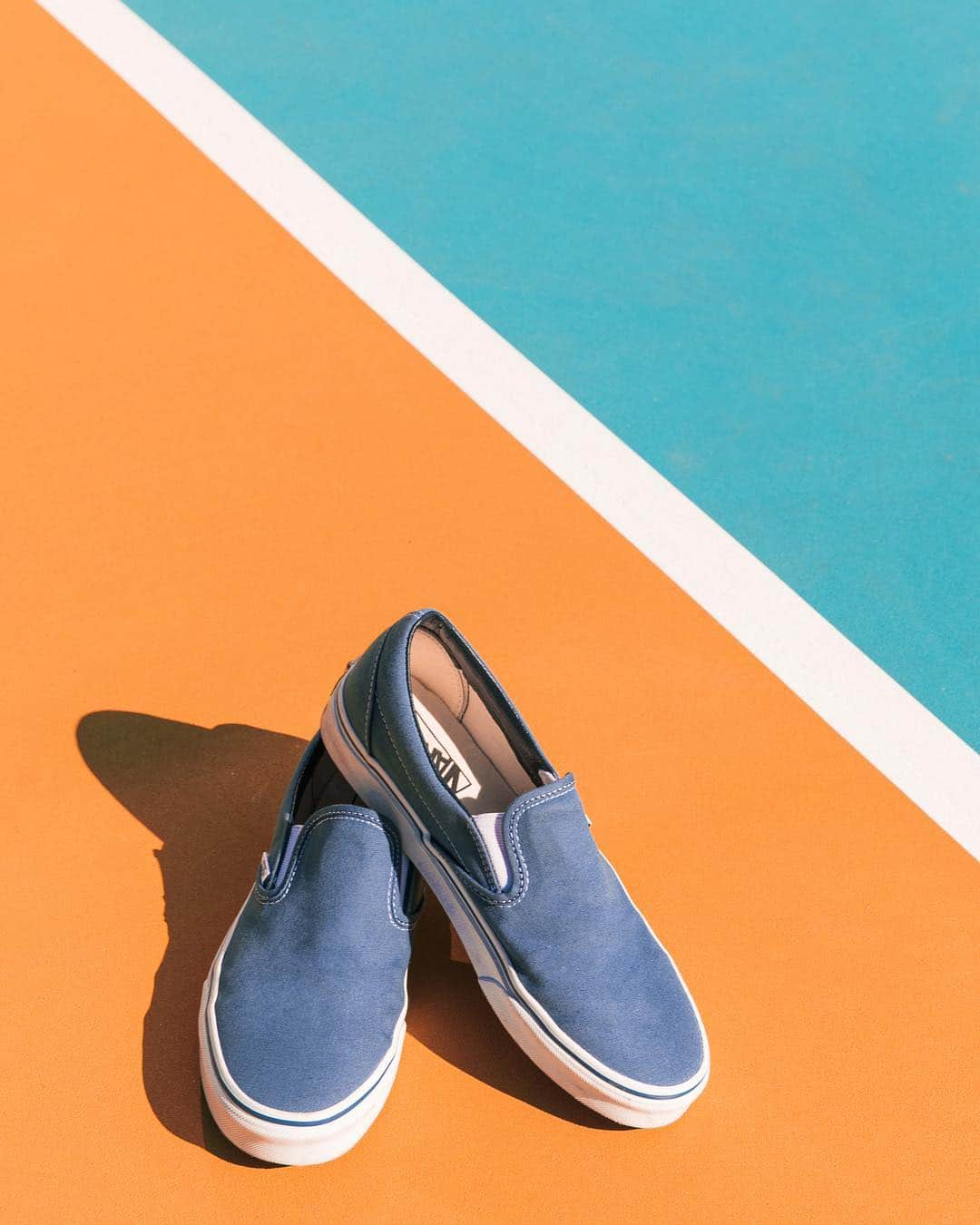 vansさんのインスタグラム写真 - (vansInstagram)「Walk the line. vans.com/classics」5月3日 7時04分 - vans