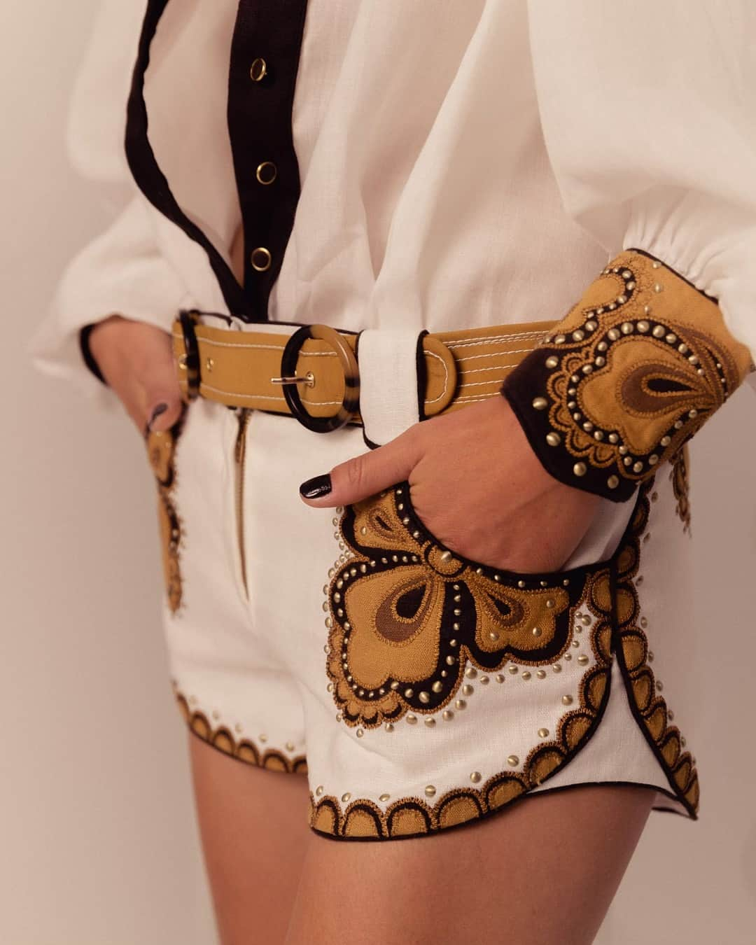 ジマーマンさんのインスタグラム写真 - (ジマーマンInstagram)「Up Close: The Zippy Applique Short  from Spring 19 has now arrived. Shop via the link in our bio. #spring19 #NINETYSIX #zimmermann」5月3日 7時07分 - zimmermann