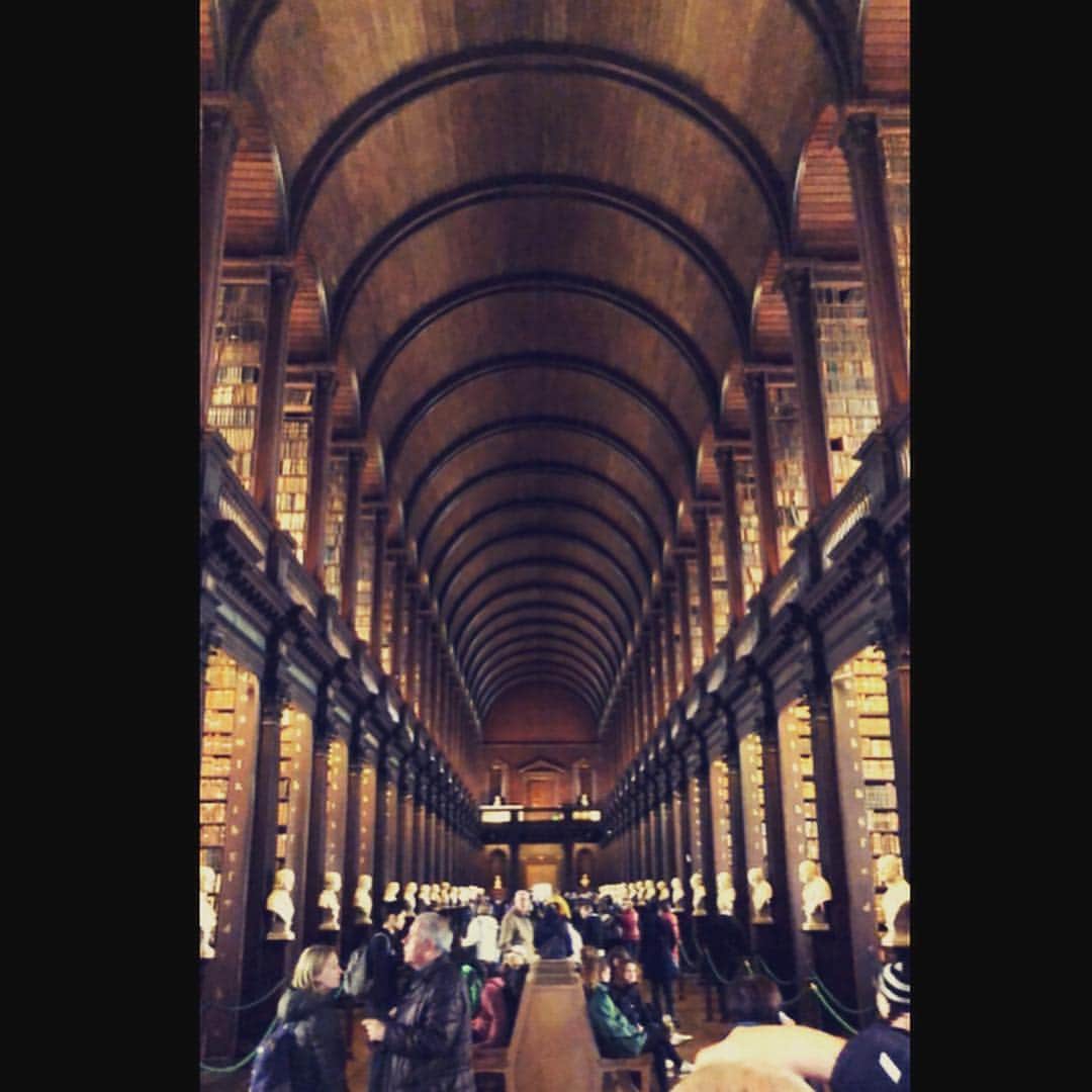 アレックス・ガメリンさんのインスタグラム写真 - (アレックス・ガメリンInstagram)「🇮🇪🍀 #dublin #ireland #library」5月3日 7時24分 - instagamelin