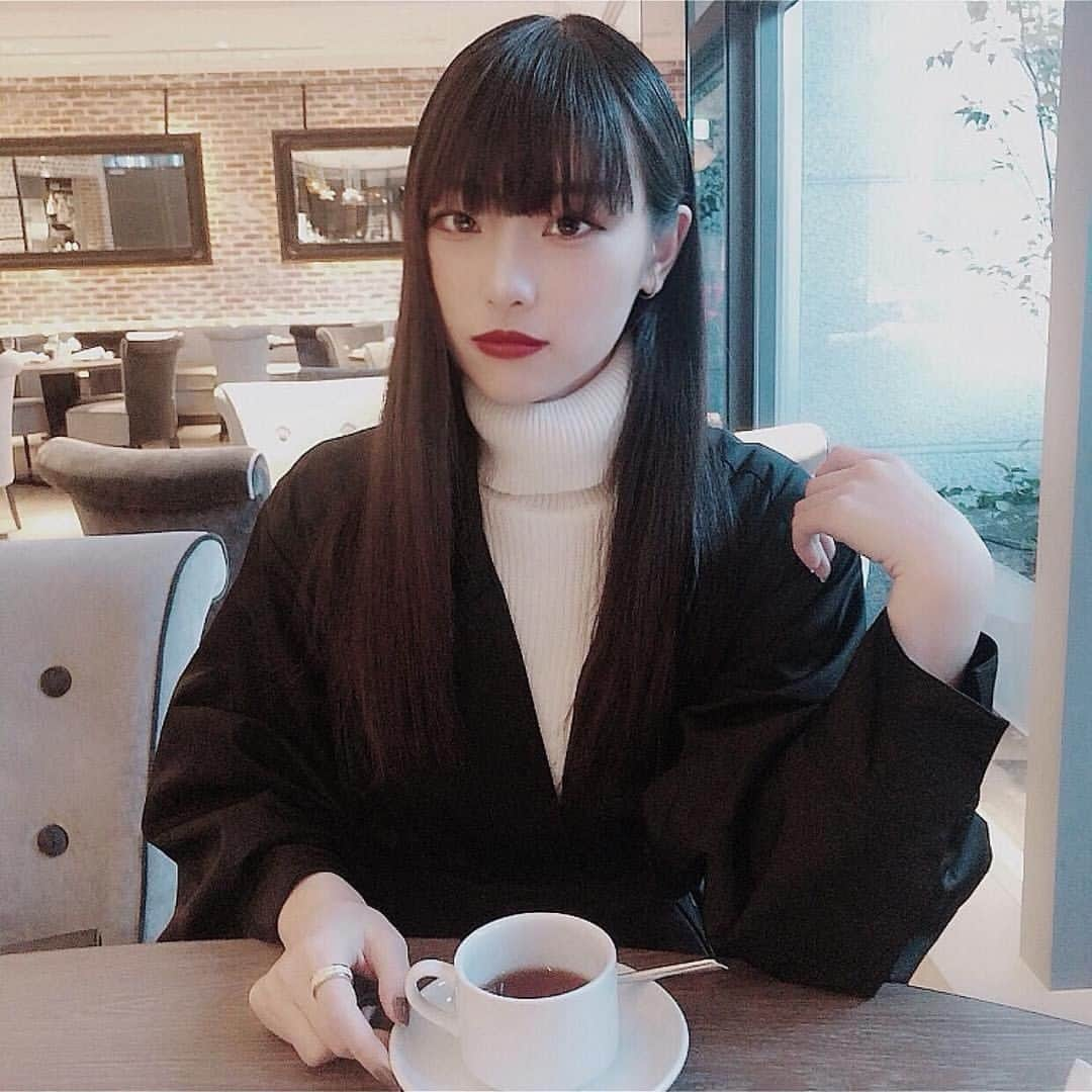 美女美容事情さんのインスタグラム写真 - (美女美容事情Instagram)「《カフェTIME☕️📖✨》 * リポストを使って、素敵な写真📷✨を投稿されてる方を紹介させて頂く⠀⠀⠀ 【💄美女美容事情💅】のコーナーです✨ *⠀⠀⠀⠀⠀⠀ いいねやコメント、フォローして応援してね❤︎🥰🎶⁣ *⠀⠀⠀⠀⠀⠀ 今回ご紹介させて頂きますのは❤︎ yamiさん< @marika020739 >の素敵なお写真📸 * サラサラロングヘアー✨の黒髪が美しいです😘yamiさん✨２０歳には見えない美しさ🧡憧れちゃいますね🎶👀 *⠀ yamiさんのアカウントには他にも素晴らしい投稿が沢山ありますので是非覗いてみて💁‍♀️💙 *⠀ yamiさん< @marika020739 > 素敵な投稿ありがとうございました☺️📸✨⠀⠀⠀⠀⠀⠀⠀ △▼△▼△▼△▼△▼△▼△▼△▼△▼⠀⠀⠀⠀⠀⠀⠀⠀⠀⠀⠀⠀⠀⠀⠀⠀⠀⠀⠀⠀⠀⠀⠀⠀⠀⠀⠀⠀⠀⠀⠀⠀ ❤🧡💛「美女美容事情」💚💙💜⠀⠀⠀⠀⠀⠀⠀⠀⠀⠀⠀⠀⠀⠀ 👇掲載ご希望の方は👇⠀⠀⠀⠀⠀⠀⠀⠀⠀⠀⠀⠀⠀⠀⠀ @b_b_j.jタグ付けと🖤 # ビジョビ⠀🖤⠀⠀⠀⠀⠀⠀⠀⠀⠀⠀⠀⠀⠀⠀ をタグ付けお願いします✨⠀⠀⠀⠀⠀⠀⠀⠀⠀⠀⠀⠀⠀⠀⠀ ――――――――――――――――⠀⠀⠀⠀⠀⠀⠀⠀⠀⠀⠀⠀⠀⠀⠀⠀⠀⠀⠀⠀⠀⠀ ～姉妹アカウントのご紹介～⠀⠀⠀⠀⠀⠀⠀⠀⠀⠀⠀⠀⠀⠀⠀⠀⠀⠀⠀⠀⠀⠀⠀⠀⠀⠀ ◇美容情報を紹介している«美女美容事情～Beauty～»⠀⠀⠀⠀⠀⠀⠀⠀⠀⠀⠀⠀⠀⠀⠀⠀⠀⠀⠀⠀⠀⠀⠀⠀⠀ ( @b_b_j.j_b )⠀⠀⠀⠀⠀⠀⠀⠀⠀⠀⠀⠀⠀⠀⠀⠀⠀⠀⠀⠀⠀⠀⠀⠀⠀⠀ ◇美しい旅スポット紹介をしている«美 spot»⠀⠀⠀⠀⠀⠀⠀⠀⠀⠀⠀⠀⠀⠀⠀⠀⠀⠀⠀⠀⠀⠀⠀⠀ ( @b__spo )⠀ ◇ビジョビがお届けするセレクトショップ«bi select» ( @bi_select ) ⠀⠀⠀⠀⠀⠀⠀⠀⠀⠀⠀⠀⠀⠀⠀⠀⠀⠀⠀⠀ よかったらこちらも覗いてみてね✨ ――――――――――――――――⠀⠀ @b_b_j.j⠀ #お出かけ #カフェ #ファッション  #cafe ⠀ #カフェ好き #きれいめコーデ ⠀ #可愛い💕 #お出かけコーデ ⠀ #カフェめぐり #ファッションコーデ ⠀⠀⠀ #綺麗めコーデ  #おしゃれ女子 ⠀⠀⠀ #オシャレカフェ #オシャレ好き ⠀⠀⠀ #ナチュラルメイク #ファッション好き  #ファッションスナップ #春コーデ ⠀ #春カラー #女子力アップ ⠀⠀⠀ #女子力 #カジュアルファッション ⠀⠀⠀ #カジュアルコーデ #カジュアル⠀⠀⠀ #美意識 #美意識向上 ⠀⠀⠀ #かわいい #カフェ活 ⠀ #goodtime #naturalbeauty」5月3日 7時25分 - b_b_j.j