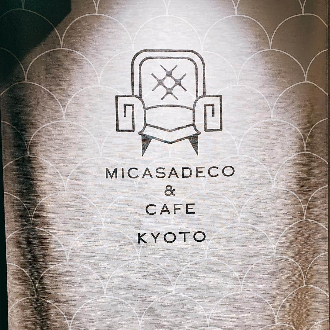 畑有里紗さんのインスタグラム写真 - (畑有里紗Instagram)「@micasadecoandcafekyoto  先日翔ちゃんと行った 京都のパンケーキ🥞🍴 京都限定の抹茶とリコッタチーズパンケーキを シェアしたよ^ ^ フワッフワで美味しかった❤︎ 粉砂糖の⛩も可愛い!!! 結構並んでたけど並んでよかった〜 . #パンケーキ#京都カフェ#京都#kyoto#japan #micasadecocafe#micasadecocafekyoto #京都パンケーキ#京都カフェ巡り  #パンケーキ巡り#カフェ好き#gw#ariifood #京都限定#京都スイーツ#gm#おはよう」5月3日 7時35分 - arii_m36