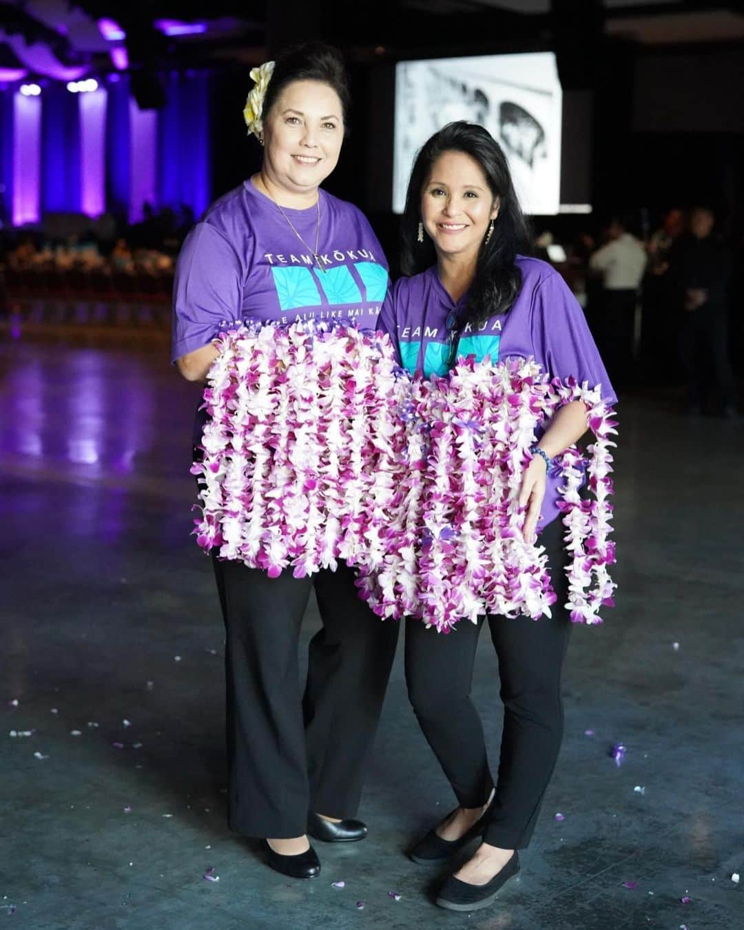 ハワイアン航空さんのインスタグラム写真 - (ハワイアン航空Instagram)「We had an amazing time last night at the #HawaiianAirlinesMayDay CeLEIbration. There were incredible performances by @keauhouband + special guests and of course, beautiful lei everywhere! #TeamKokua was there to make sure every guest had a lei! 🌺 . Check out our stories to see more!」5月3日 7時37分 - hawaiianairlines