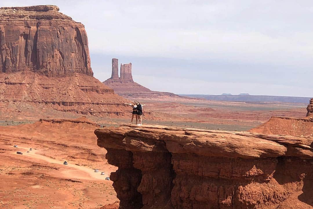 イモージェン・ケアンズさんのインスタグラム写真 - (イモージェン・ケアンズInstagram)「MONUMENT VALLY 🏜 #planetearth #rockformation #monumentvalley #utah #usa」5月3日 7時53分 - imogencairns