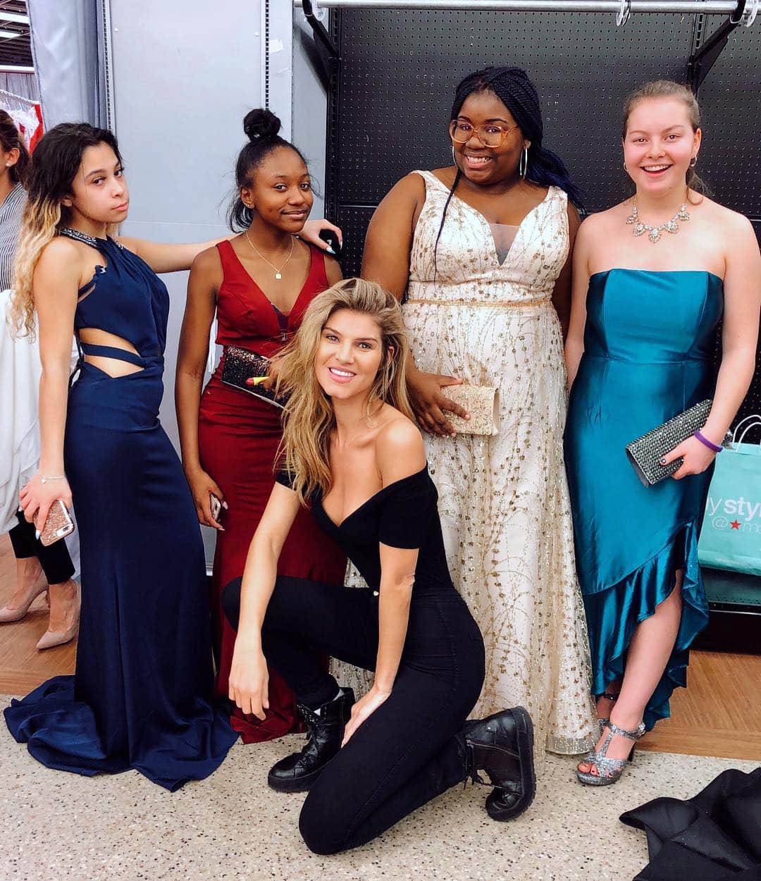 Ashley Haasさんのインスタグラム写真 - (Ashley HaasInstagram)「Can’t wait to see my girls all dressed up for @gardenofdreams Prom tonight! Was an honor to help them select their perfect dresses! I can’t wait to see all my little super models tonight! 💕💛💕」5月3日 8時06分 - ashleyhaas