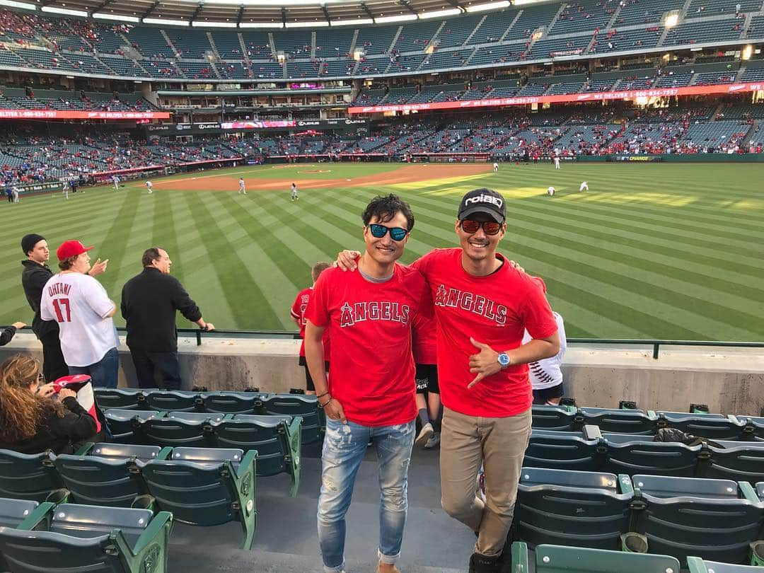 玉城大志さんのインスタグラム写真 - (玉城大志Instagram)「I went to a baseball game for the first time in my life⚾️ . It was awesome 😎 . 人生初の野球観戦👍 . #angels #baseball #大谷選手頑張れ」5月3日 8時06分 - taishi.0621