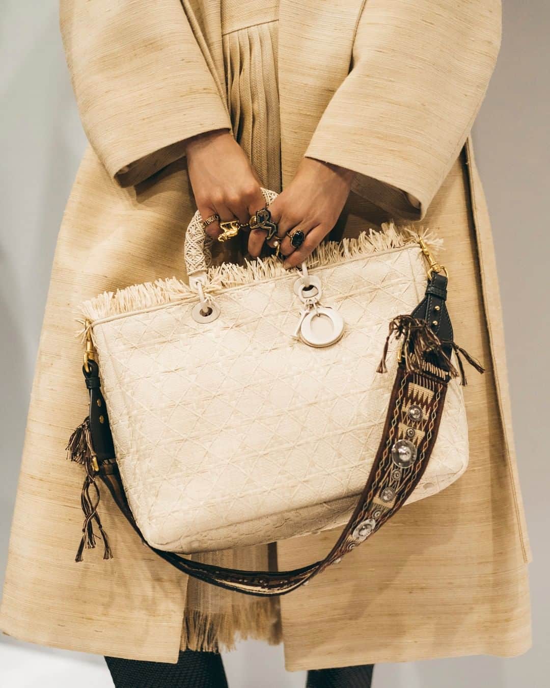 クリスチャンディオールさんのインスタグラム写真 - (クリスチャンディオールInstagram)「The iconic 'Lady Dior' was revisited in a crafty embroidered raffia version for the #DiorCruise 2020 collection. The bag looked perfectly at home in the show's setting in the El Badi Palace in Marrakesh, with #MariaGraziaChiuri adding a special, heart-beat-inducing embroidered strap! ⁣ #DiorCommonGround⁣ © @BleuManet⁣」5月3日 8時00分 - dior