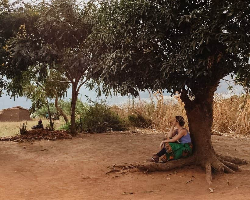 Giovanna Ewbankさんのインスタグラム写真 - (Giovanna EwbankInstagram)「Hoje o #TBT me leva de volta ao Malawi, país da minha filha e do meu coração! 🇲🇼 Que saudades que eu tenho desse lugar!!! Saudade das pessoas, olhares, gestos, dos sorrisos, das recepções, dos gostos, da natureza, lugares, paisagens, dos amores, dos abraços... 🙏🏿🌹❤ Malawi me recebeu como nenhum outro país e me deu o meu maiooor presente do MUNDO! Sou muito grata, Malawi! Em breve estaremos juntos! ❤🌍🌻」5月3日 8時13分 - gioewbank