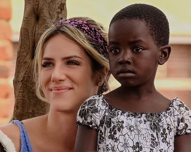 Giovanna Ewbankさんのインスタグラム写真 - (Giovanna EwbankInstagram)「Hoje o #TBT me leva de volta ao Malawi, país da minha filha e do meu coração! 🇲🇼 Que saudades que eu tenho desse lugar!!! Saudade das pessoas, olhares, gestos, dos sorrisos, das recepções, dos gostos, da natureza, lugares, paisagens, dos amores, dos abraços... 🙏🏿🌹❤ Malawi me recebeu como nenhum outro país e me deu o meu maiooor presente do MUNDO! Sou muito grata, Malawi! Em breve estaremos juntos! ❤🌍🌻」5月3日 8時13分 - gioewbank