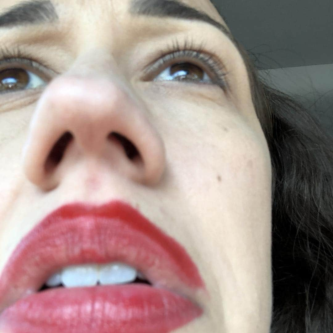 ミランダ・シングスさんのインスタグラム写真 - (ミランダ・シングスInstagram)「ew someone tried to talk to me」5月3日 8時31分 - mirandasingsofficial