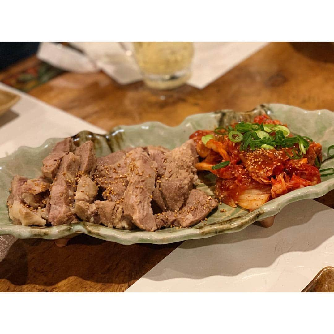 中田奈沙さんのインスタグラム写真 - (中田奈沙Instagram)「One of my favorite restaurants in my Heisei life🙏 大人になって、 よく行くお店、行きつけ が出来た平成。 《ホルモン船 ホールちゃん》 は平成ラスト2.3年で本当によく 通いました❤️ 初来店の時に一緒に行った @kakutaerika と平成最後のホールちゃんへ * #奈沙ログ #奈沙ログin新大久保 * * #koreanfood #dinner #tokyo #japan #shinokubo #yum #yummy #foodie #foodpic #foodporn #instafood #foodstagram #gourmet  #beef #steak #ホールちゃん #ホルモン船ホールちゃん #東京 #新大久保 #韓国料理 #激うま #悶絶 #おいしい #グルメ #飯テロ #腹パン #短角牛 #ステーキ」5月3日 8時39分 - nasa_nakada