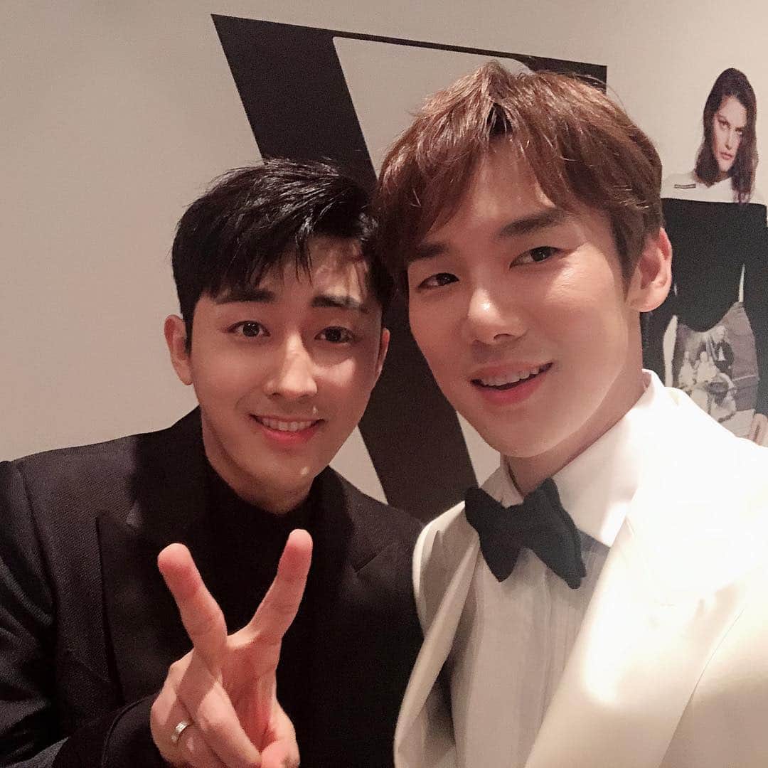 ユ・ヨンソクのインスタグラム：「친구랑 함께 노미네이트 👍🏽」