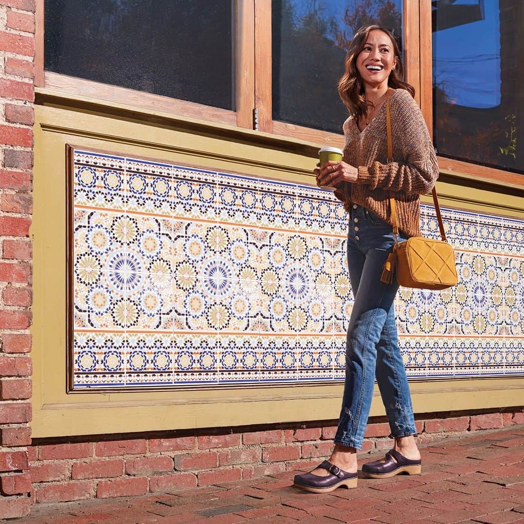 ダンスコのインスタグラム：「Style at ease. Shop Britney at the link in the bio. . . . #dansko #instalove #clogs #shoes #danskos #justyourfavorites #instagood #danskostyle #comfort #newshoes」