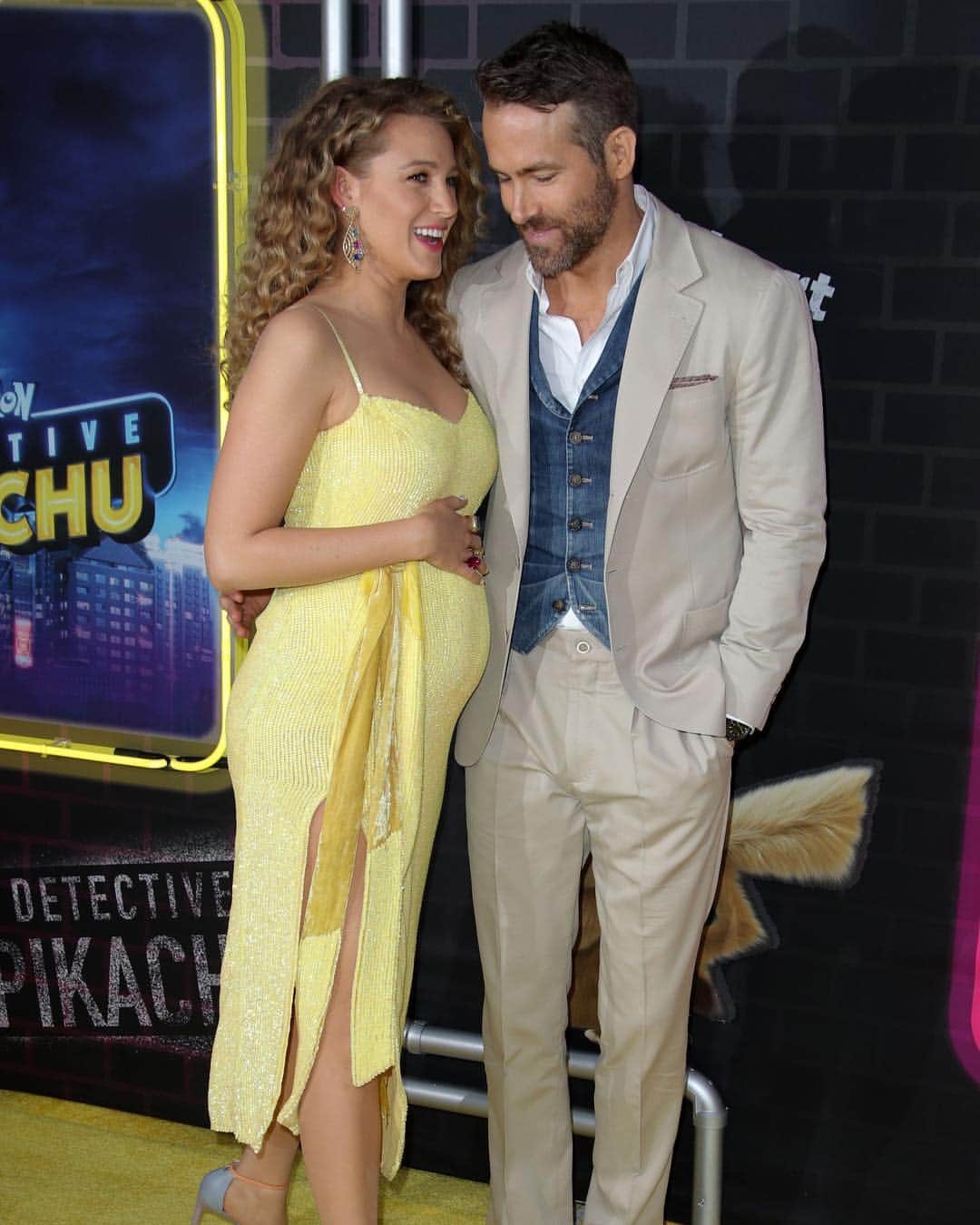 E! Onlineさんのインスタグラム写真 - (E! OnlineInstagram)「It doesn’t take a detective to figure this one out: Blake Lively and Ryan Reynolds have another B(aby) on the way. Link in bio! 💛 (📷: Shutterstock)」5月3日 8時52分 - enews