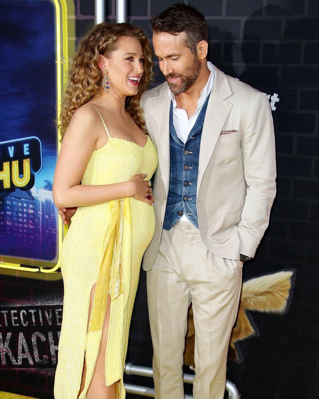 WHO WHAT WEARさんのインスタグラム写真 - (WHO WHAT WEARInstagram)「Congrats are in order—@blakelively and @vancityreynolds are expecting their third child together. 💛 Tap the link in bio for more on Blake’s baby bump debut.  photo: shutterstock」5月3日 8時53分 - whowhatwear