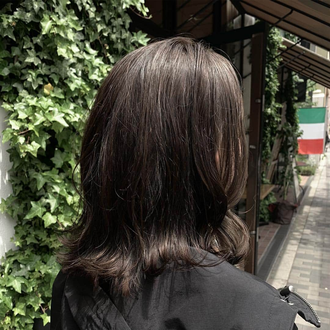 【北堀江・美容室 peaks hair】さんのインスタグラム写真 - (【北堀江・美容室 peaks hair】Instagram)「ㅤㅤㅤㅤㅤㅤㅤㅤㅤㅤㅤㅤㅤ ㅤㅤㅤㅤㅤㅤㅤㅤㅤㅤㅤㅤㅤ 透明感のある寒色 （ミントグレージュ） ㅤㅤㅤㅤㅤㅤㅤㅤㅤㅤㅤㅤㅤ stylist オクノ ㅤㅤㅤㅤㅤㅤㅤㅤㅤㅤㅤㅤㅤ  ㅤㅤㅤㅤㅤㅤㅤㅤㅤㅤㅤㅤㅤ #peakshair #ピークスヘアー#堀江#北堀江#美容室#Instagood#Instahair#hairstyle#Instafashion#イルミナカラー#小顔#美意識#おしゃれな人と繋がりたい#おしゃれ#お洒落#ヘアアレンジ#ヘアスタイル  ㅤㅤㅤㅤㅤㅤㅤㅤㅤㅤㅤㅤㅤ  ㅤㅤㅤㅤㅤㅤㅤㅤㅤㅤㅤㅤㅤ ㅤㅤㅤㅤㅤㅤㅤㅤㅤㅤㅤㅤㅤ」5月3日 9時12分 - peakshair