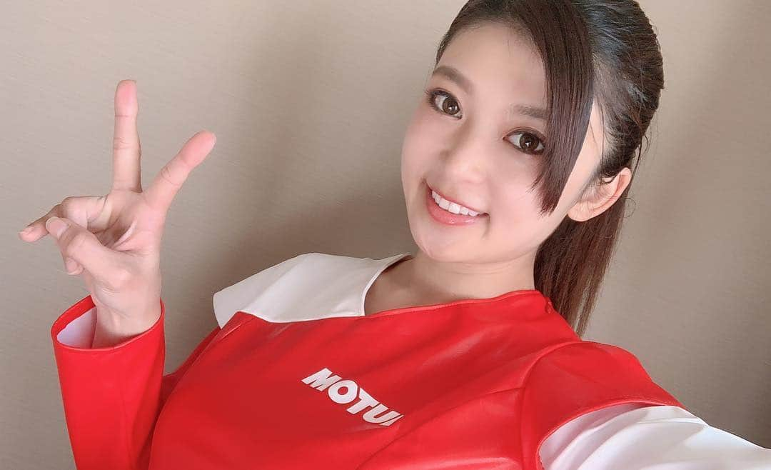 辻井美香さんのインスタグラム写真 - (辻井美香Instagram)「SUPER GT 第2戦 富士スピードウェイ♡  ３号車 CRAFT SPORTS MOTUL GT-Rの応援よろしくお願いします(^_-)✨ #SUPERGT #SGT #富士スピードウェイ #fujispeedway #circuit #サーキット女子 #motulcircuitlady #selfie_time #racequeen #レースクイーン #辻井美香」5月3日 9時34分 - tsujii_yoshika