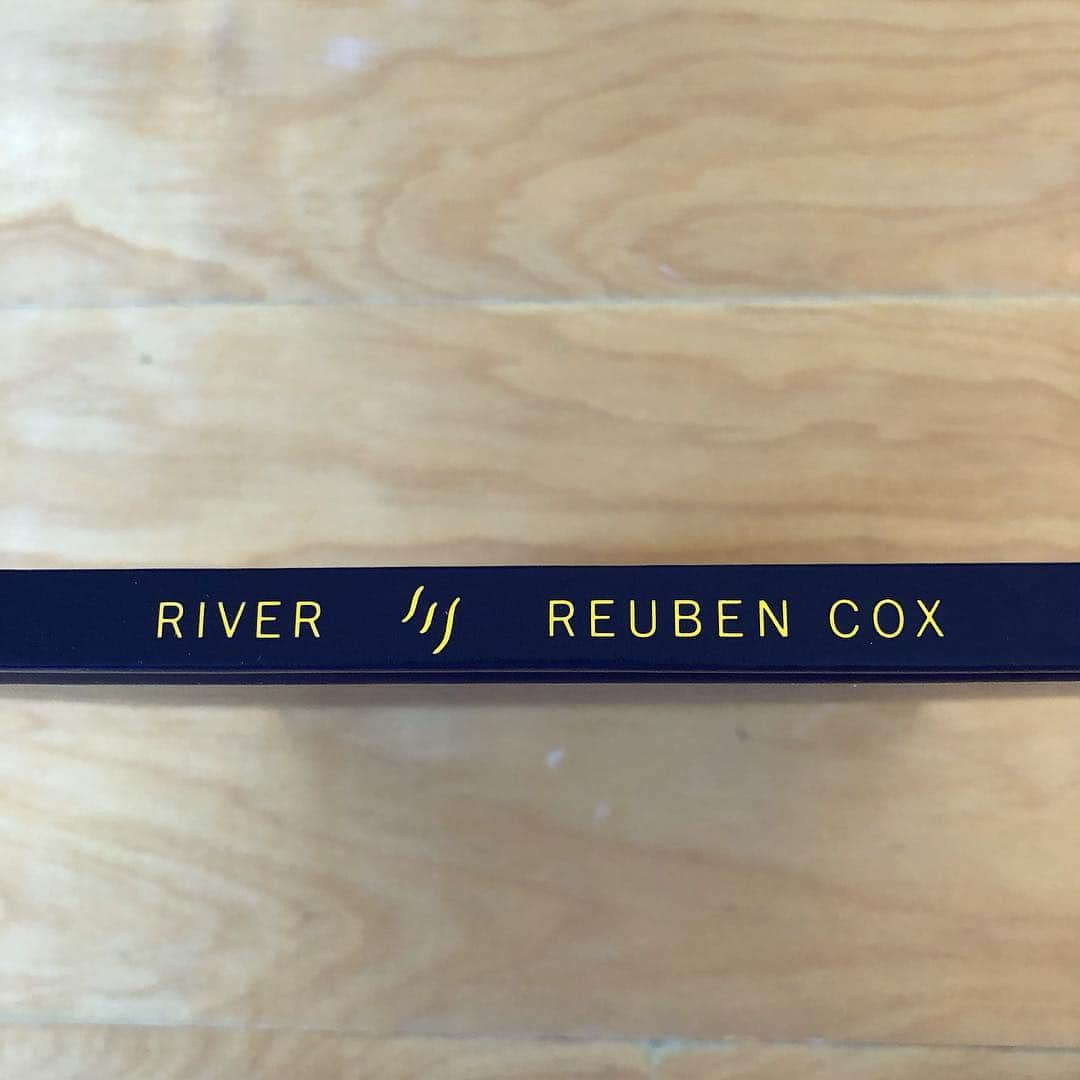 デヴェンドラ・バンハートさんのインスタグラム写真 - (デヴェンドラ・バンハートInstagram)「Reuben Cox’s new one RIVER, out now, available below and @oldstyleguitarshop  Soooo beautiful!!! www.amazon.com/River-Reuben-Cox/dp/173219470X/ref=mp_s_a_1_fkmrnull_1?keywords=river+reuben+cox&qid=1556843419&s=gateway&sr=8-1-fkmrnull」5月3日 9時52分 - devendrabanhart