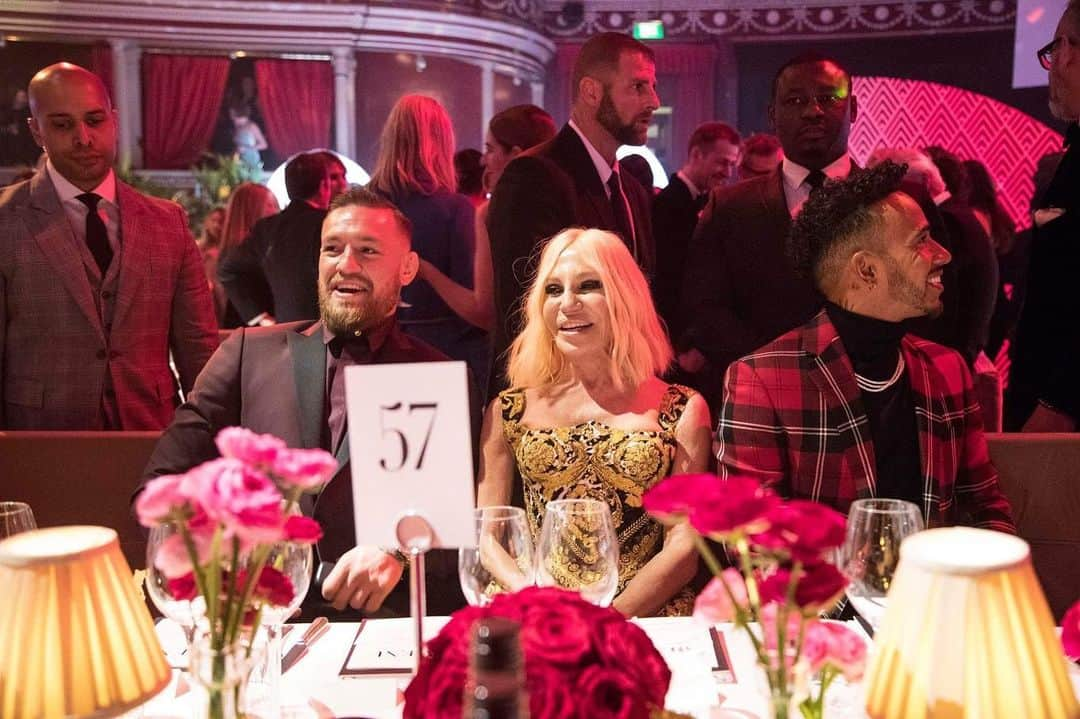 コナー・マクレガーさんのインスタグラム写真 - (コナー・マクレガーInstagram)「Happy birthday @donatella_versace ❤️」5月3日 9時56分 - thenotoriousmma