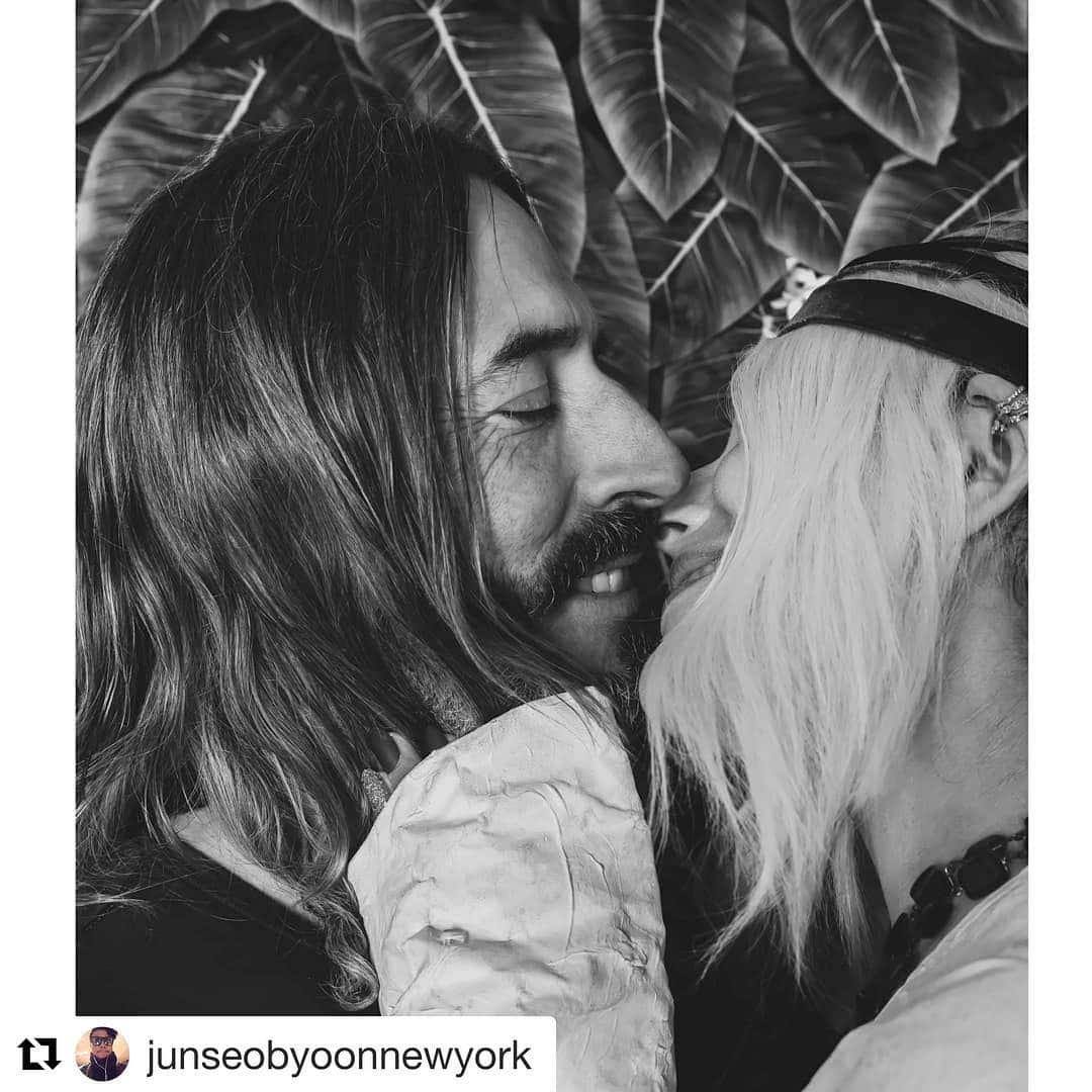 リサ・エデルシュタインさんのインスタグラム写真 - (リサ・エデルシュタインInstagram)「THEY MADE ME BLOND #myhusbandisnotcheating  xxxx thanks #d4magnyc ! ❤️❤️❤️❤️ #Repost @junseobyoonnewyork with @get_repost ・・・ Beautiful couple @lisaedelstein #actress🎬 #celibrity #hollywood #editorial #junseobyoonphotographynewyork #junseobyoon #fashion #photography #fashionphotography #LosAngeles #california #newyork #d4magnyc #d4 #d4mag @robertrussellworks」5月3日 9時57分 - lisaedelstein