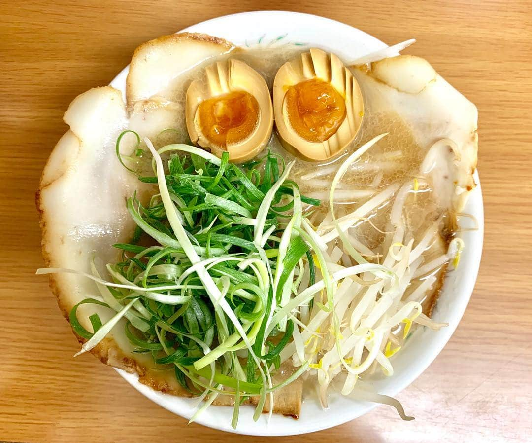 白鳥雪之丞さんのインスタグラム写真 - (白鳥雪之丞Instagram)「帰京前ランチ(^^)🍜 #らーめん #味玉トッピング #面館 #広島 @takahirock77 さん #ありがとうございました」4月29日 14時26分 - yukinojoeshiratori