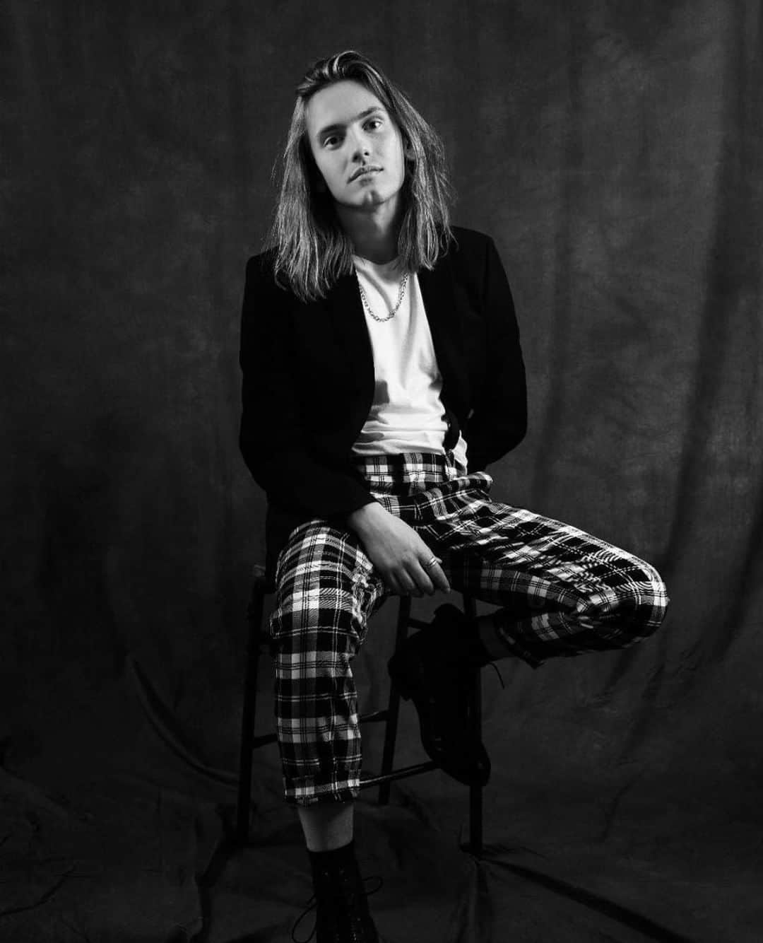 のインスタグラム：「@caseylowrymusic wearing Grover.⁣ ⁣ -⁣ ⁣ ⁣ ⁣ #grenson #menswear #grensonshoes #grensonbrogues #mensfashion #mensstyle #thegoodshoe #caseylowrymusic」