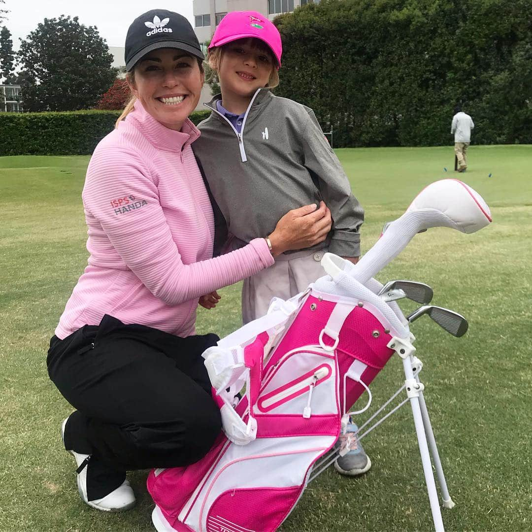 ポーラ・クリーマーさんのインスタグラム写真 - (ポーラ・クリーマーInstagram)「Thank you @lpga_la for bringing the LPGA to Hollywood. Loved meeting this little fan Victoria hope to see you on the @lpga_tour one day ❤️❤️ #teamPC」4月29日 14時31分 - paulacreamer1