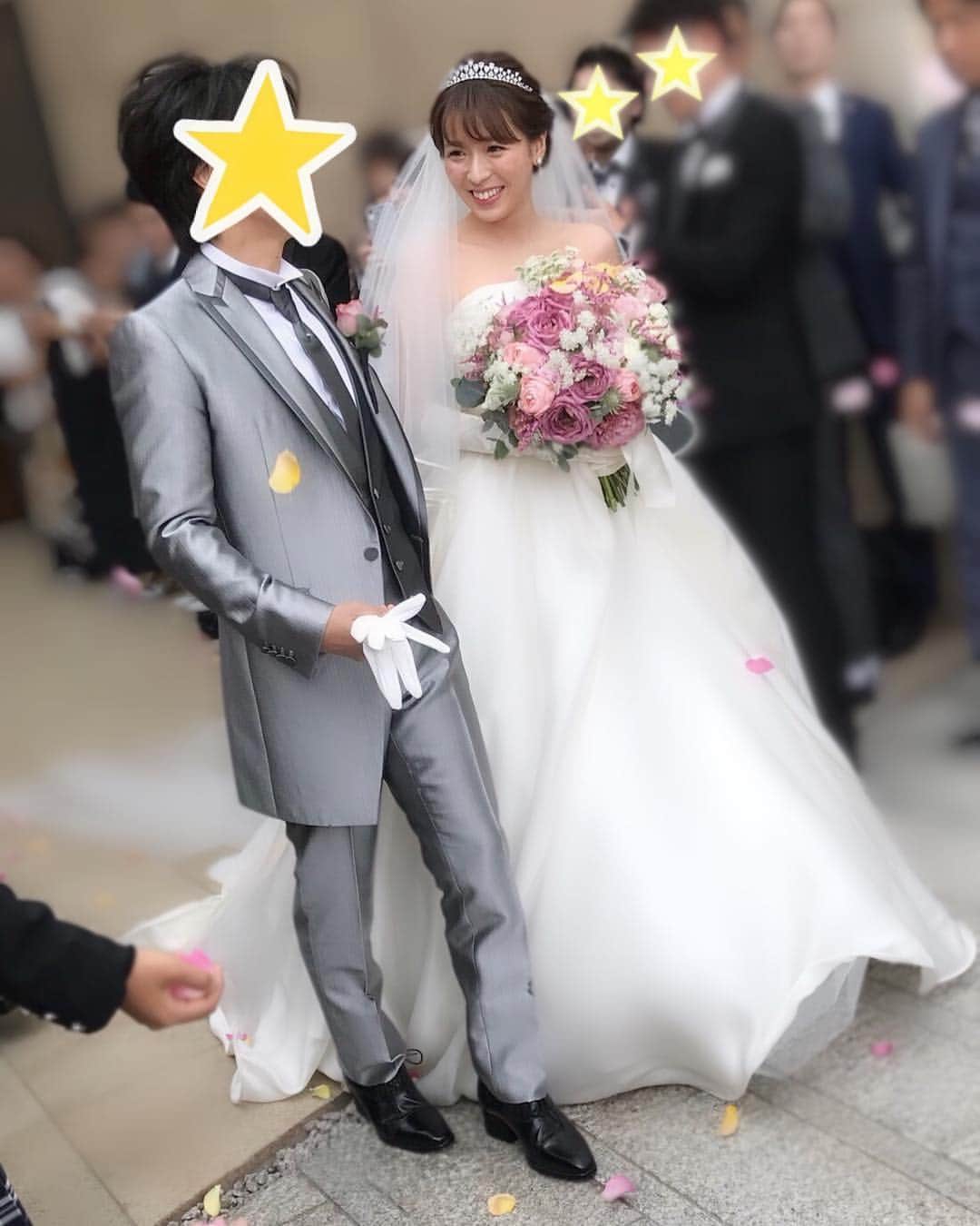 林弓束さんのインスタグラム写真 - (林弓束Instagram)「皆様沢山のお祝いのお言葉ありがとうございます😭✨✨✨ こんなに沢山の方に祝してもらえるとは思ってなくて、、 本当に本当に嬉しいです😭❤️ 昨日、無事に結婚式を終えることができました。 グランドハイアット東京で挙げさせてもらいました❗️ 本当に最高な時間でした👰✨✨ まだ夢のようでふわふわしてます、、 これから結婚式レポートみたいになっちゃうと思うんですが、、 たくさん写真挙げてもいいですか？笑 それともストーリーにしようかな、 いや、ブログにしようか、 悩みどころです。笑 @grandhyatttokyo_wedding」4月29日 13時13分 - hayashiyuzuka