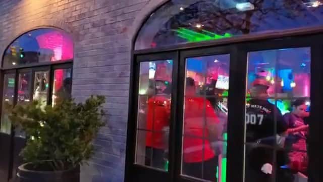 ファンクマスター・フレックスのインスタグラム：「I always have an incredible time at the Bully Brunch! 3 hours on the set! Best wings hands down! Great atmosphere! @litdigitaldjs x @juganot x @thevisualvandal1 !!!! FunkFlex on set!!!! We out here booking: LITDIGITALDJS@GMAIL.COM !!!!」