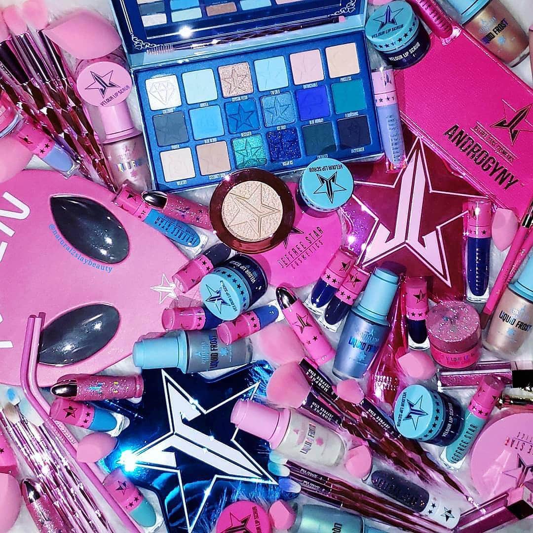 Jeffree Star Cosmeticsさんのインスタグラム写真 - (Jeffree Star CosmeticsInstagram)「MAKEUP ORGY 💖😇 We love @natural2slaybeauty and her insane #jeffreestarcosmetics collection ✨ Who’s ready for our first ever LIP GLOSS formula to launch in May??? 💦🍌 #bluebloodpalette #velourliquidlipstick #liquidfrost #morphexjeffreestar」4月29日 13時24分 - jeffreestarcosmetics