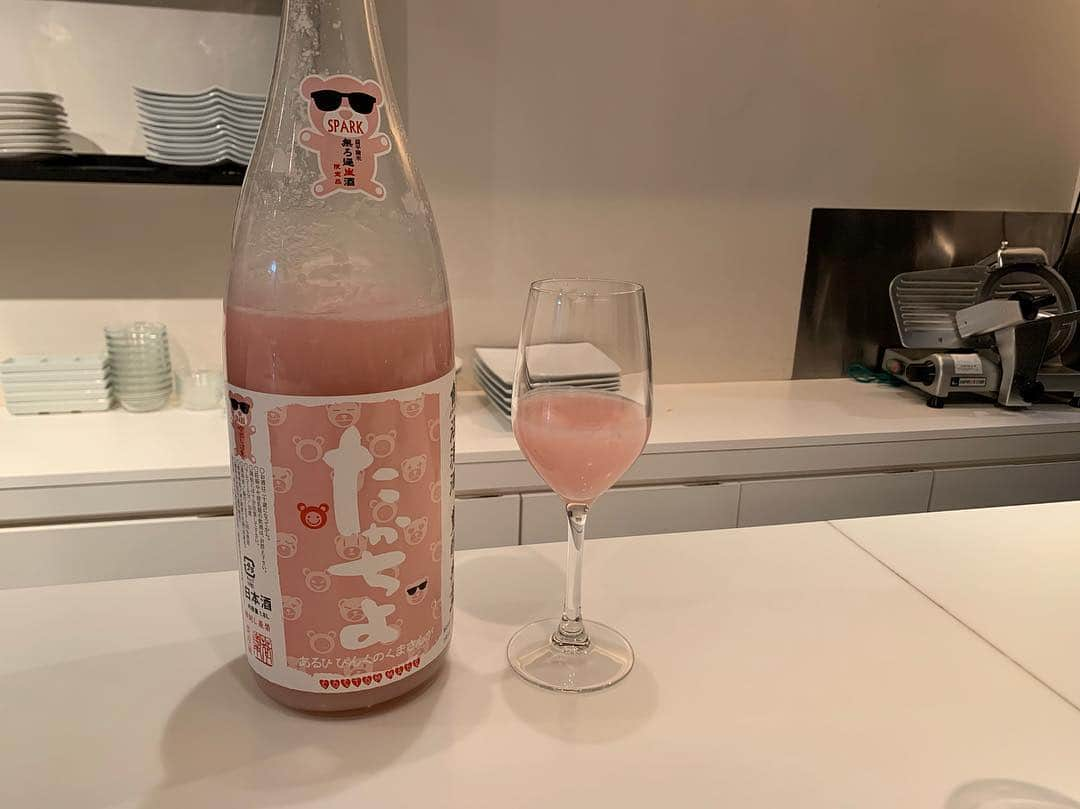 忍成修吾さんのインスタグラム写真 - (忍成修吾Instagram)「桜色の日本酒🍶 原料米が「森のくまさん」」4月29日 13時27分 - shugo_oshinari