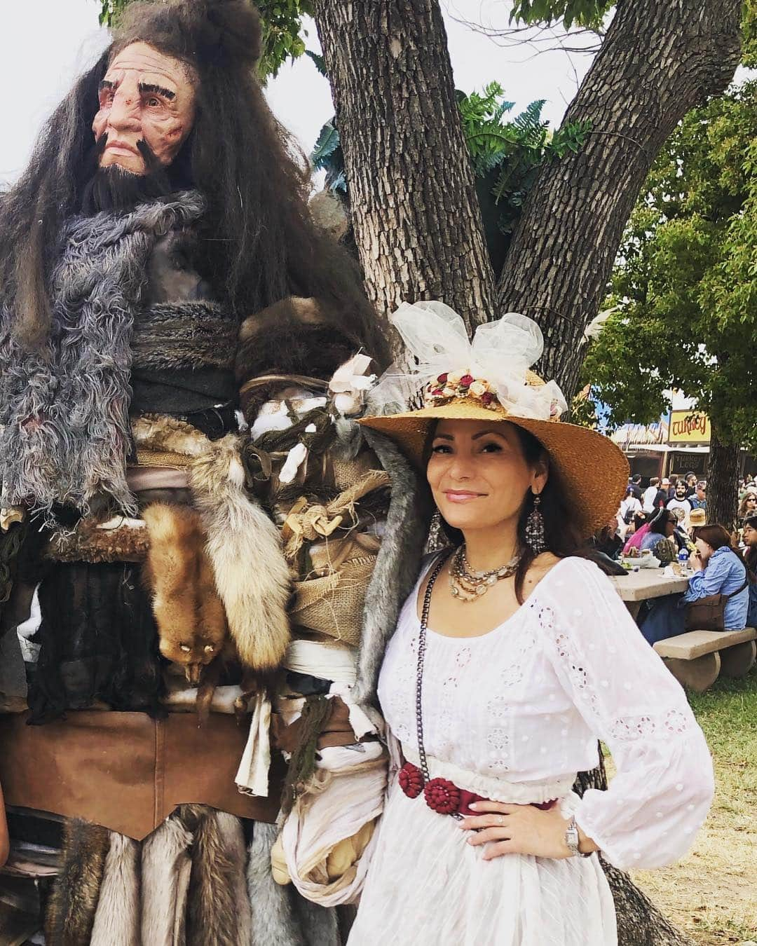 コンスタンス・マリーさんのインスタグラム写真 - (コンスタンス・マリーInstagram)「I’m not sure what this dude was... Maybe a Hagrid/Jolly (Not green) Giant?  But damn he was tall! It was amazing how much everyone dresses up for this festival. Fairies, Knights, even a Queen was there. I was totally out of my element and loving it...! #RenaissanceFestival #SundayFunday #FancyPants #nerd」4月29日 13時37分 - goconstance