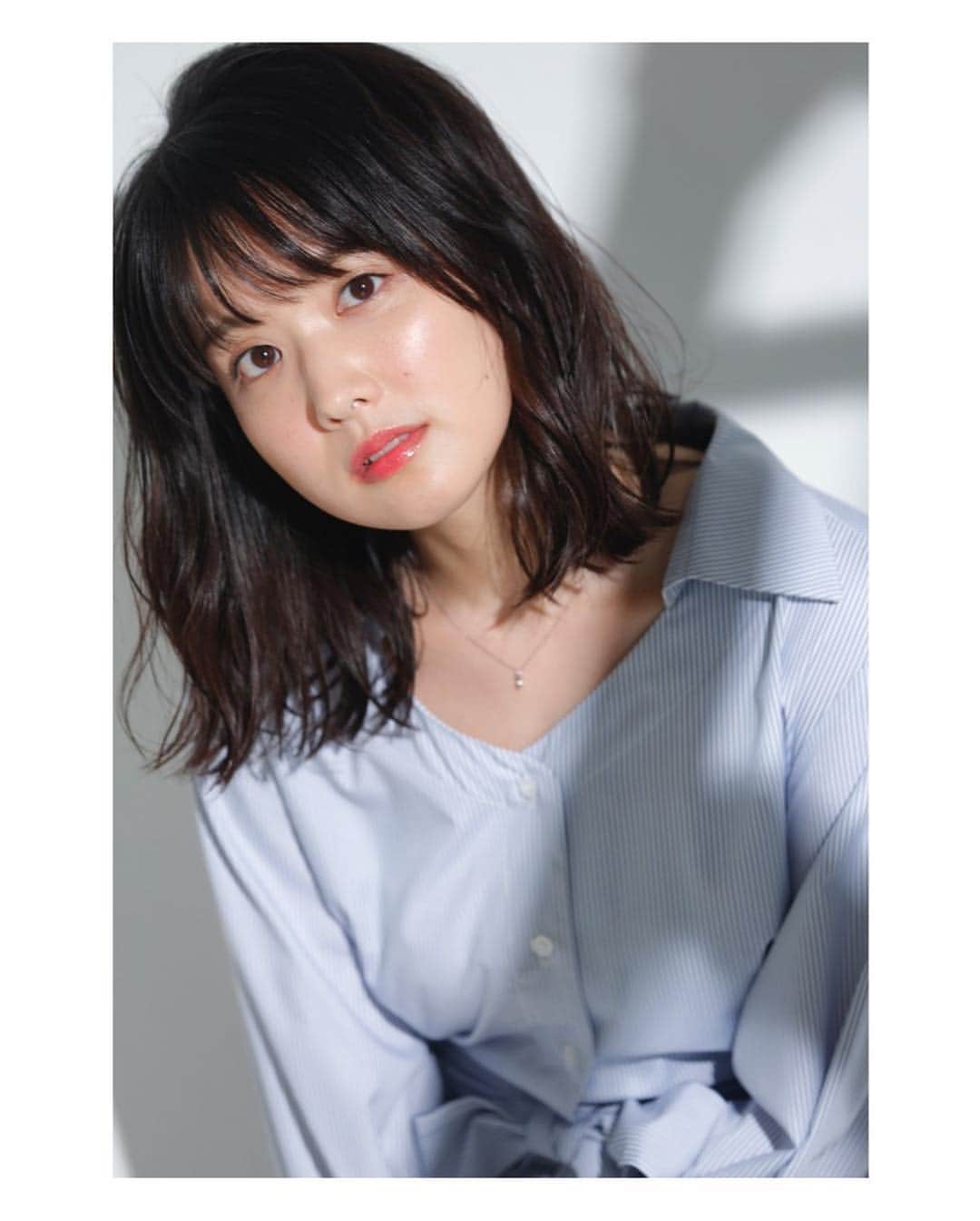 髙橋明日香のインスタグラム：「先日撮っていただいた写真たち。 ヘアメイクも写真の雰囲気もがっちりハマって、なんか自分じゃないみたいでした。 楽しかったーーー！」