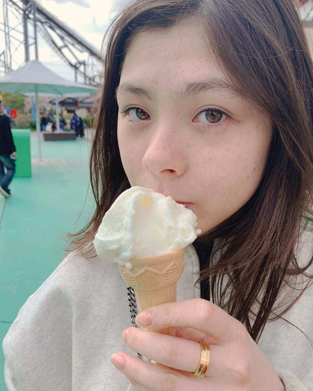 エモン・久瑠美のインスタグラム：「のびーーーる トルコあいす 🍦🍦🍦」